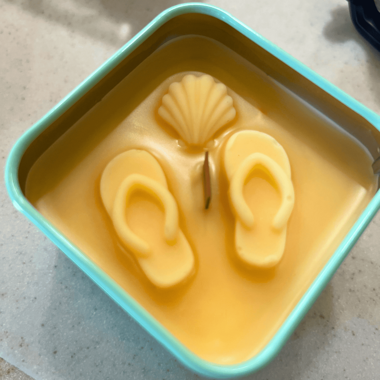 On The Rocks Apothecary candles Resting Beach Face 8oz Hand-poured Wood Wick Candles 8oz Hand-poured Wood Wick Candles