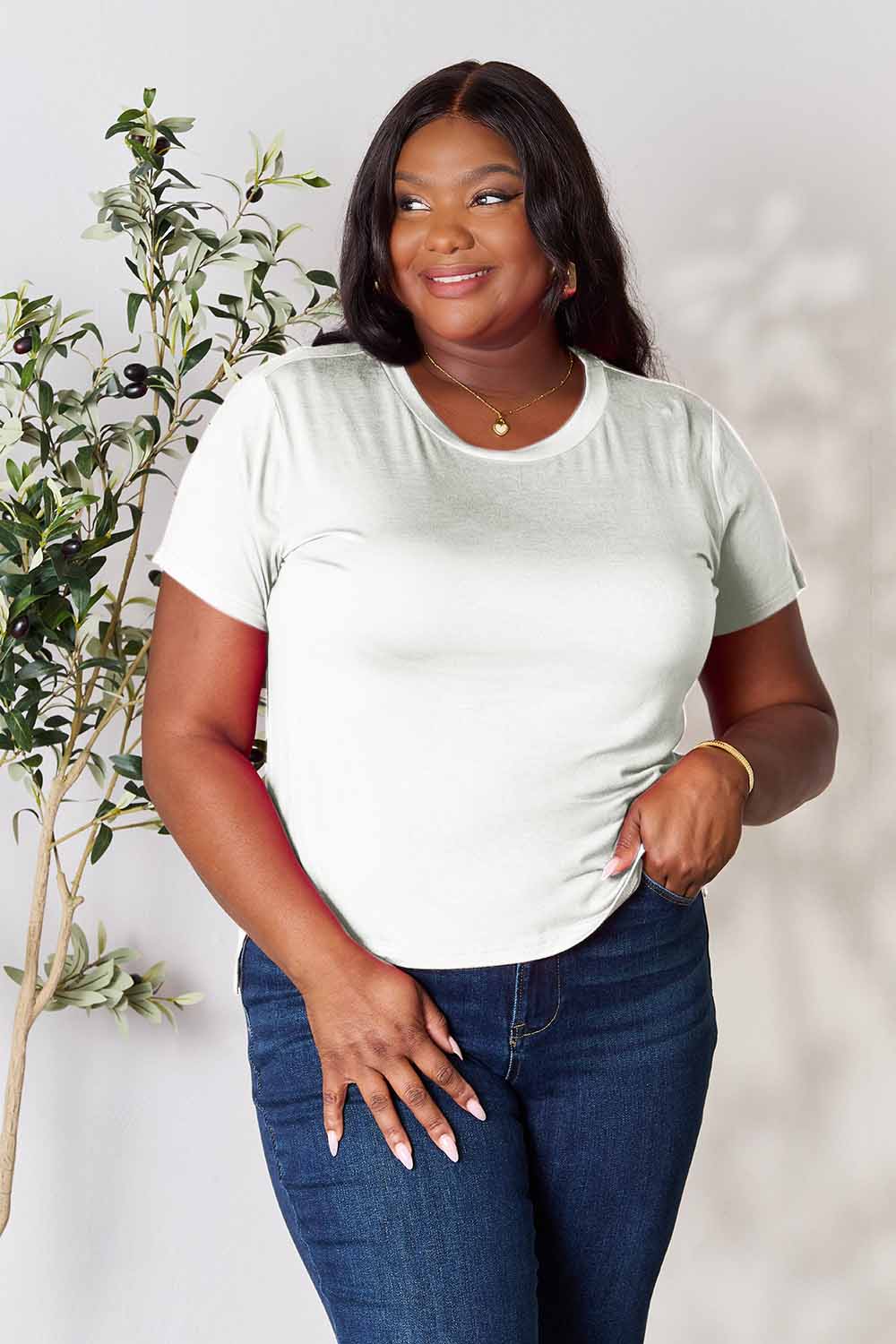 Trendsi Basic Bae Full Size Round Neck Short Sleeve T-Shirt Basic Bae Full Size Round Neck Short Sleeve T-Shirt