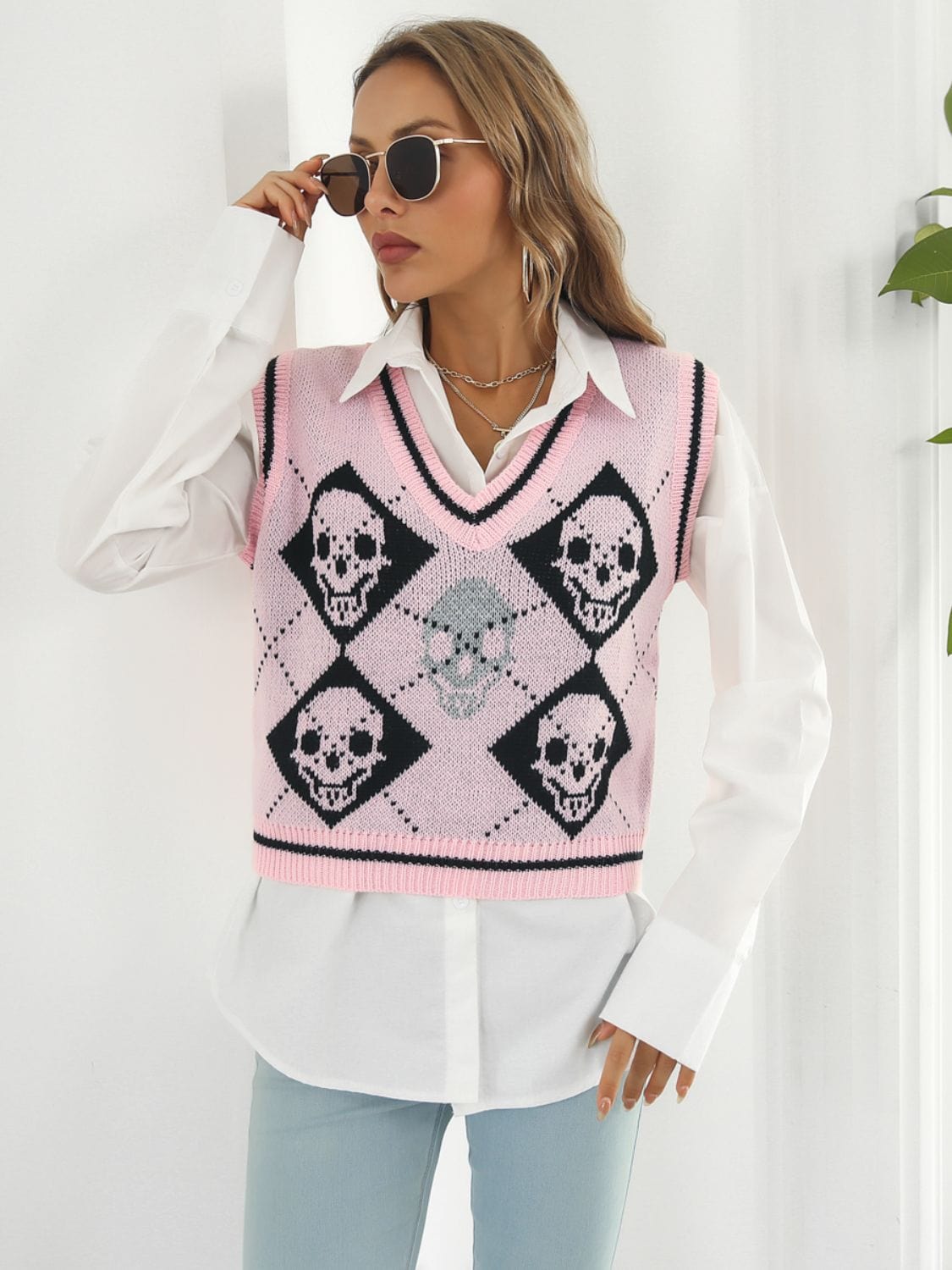 Trendsi Blush Pink / S Skull Contrast V-Neck Sweater Vest Skull Contrast V-Neck Sweater Vest