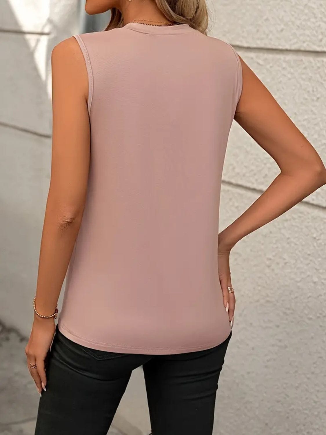 Trendsi Dusty Pink / S Round Neck Sleeveless Tank Round Neck Sleeveless Tank