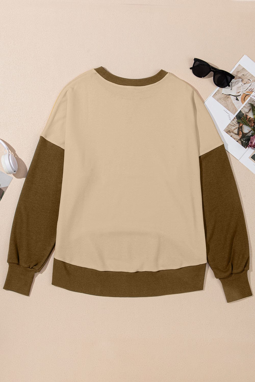 Trendsi Fall Contrast Round Neck Long Sleeve Sweatshirt Contrast Round Neck Long Sleeve Sweatshirt