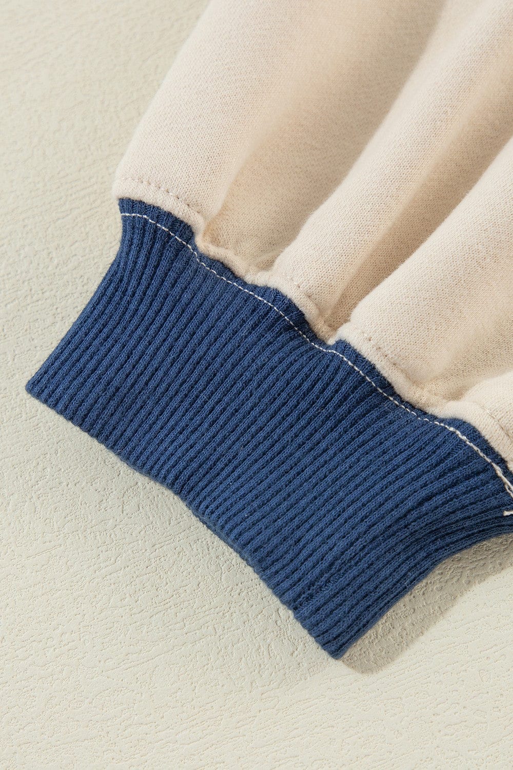 Trendsi Fall Contrast Round Neck Long Sleeve Sweatshirt Contrast Round Neck Long Sleeve Sweatshirt