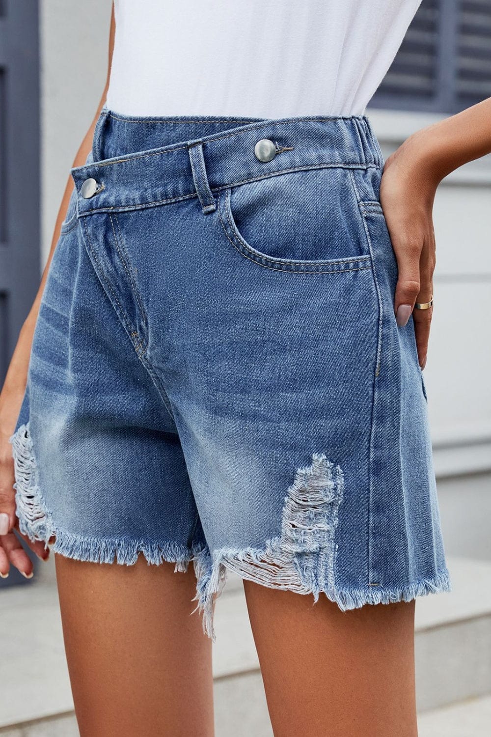 Trendsi Fall Distressed Raw Hem Asymmetric Waist Denim Shorts Distressed Raw Hem Asymmetric Waist Denim Shorts