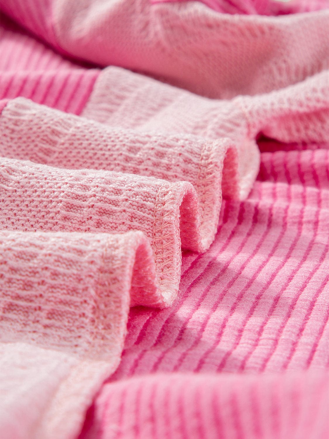 Trendsi Fall Exposed Seam Contrast Round Neck Sweatshirt Exposed Seam Contrast Round Neck Sweatshirt