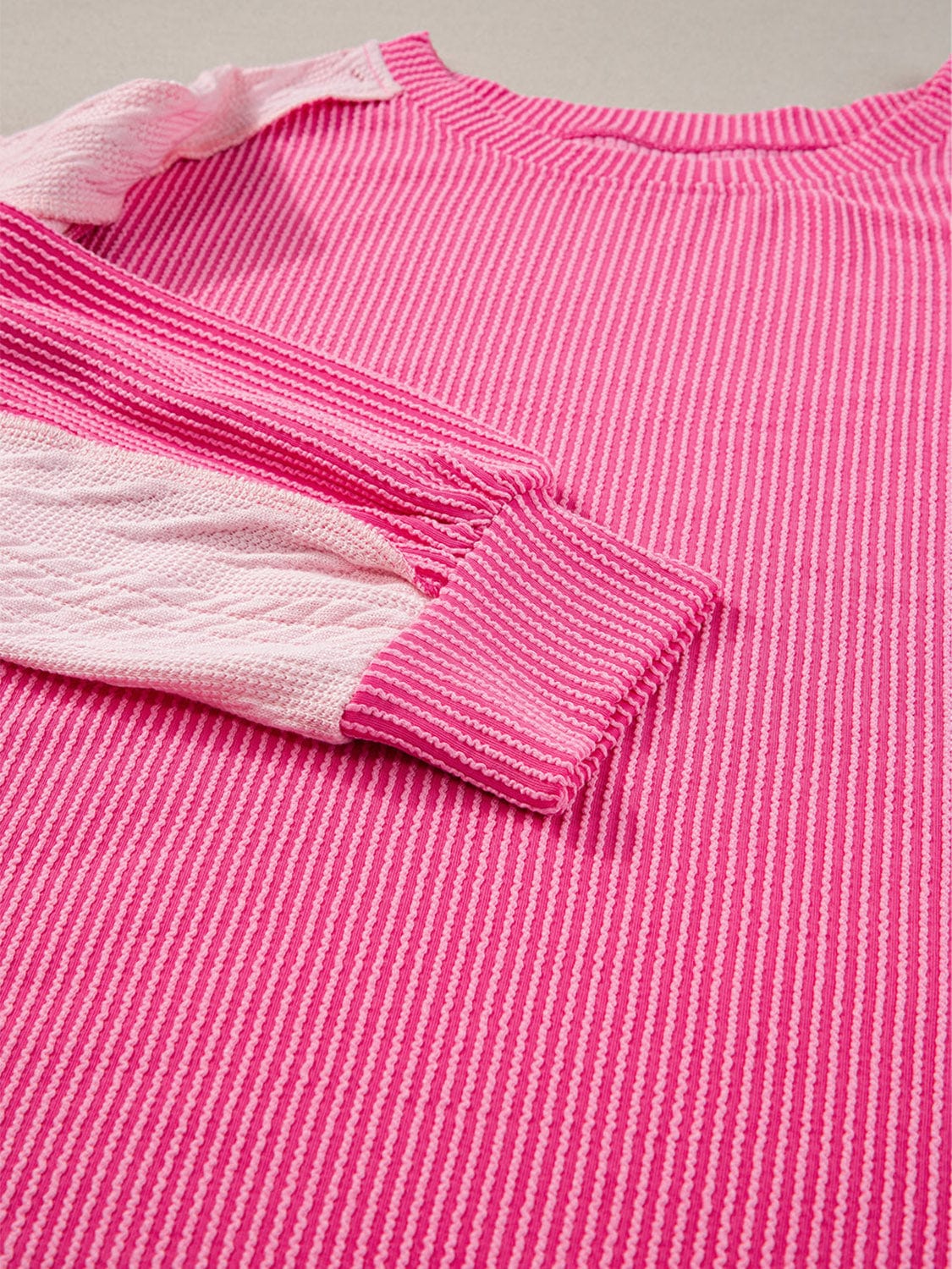 Trendsi Fall Exposed Seam Contrast Round Neck Sweatshirt Exposed Seam Contrast Round Neck Sweatshirt