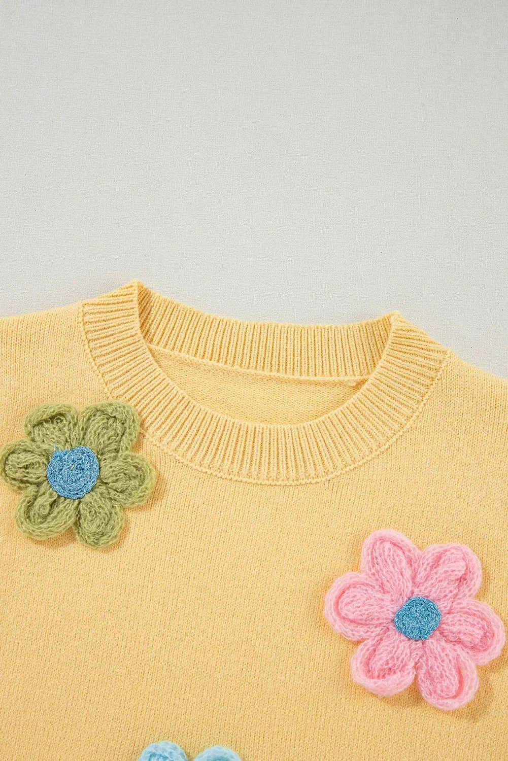 Trendsi Fall Flower Round Neck Short Sleeve Sweater Flower Round Neck Short Sleeve Sweater