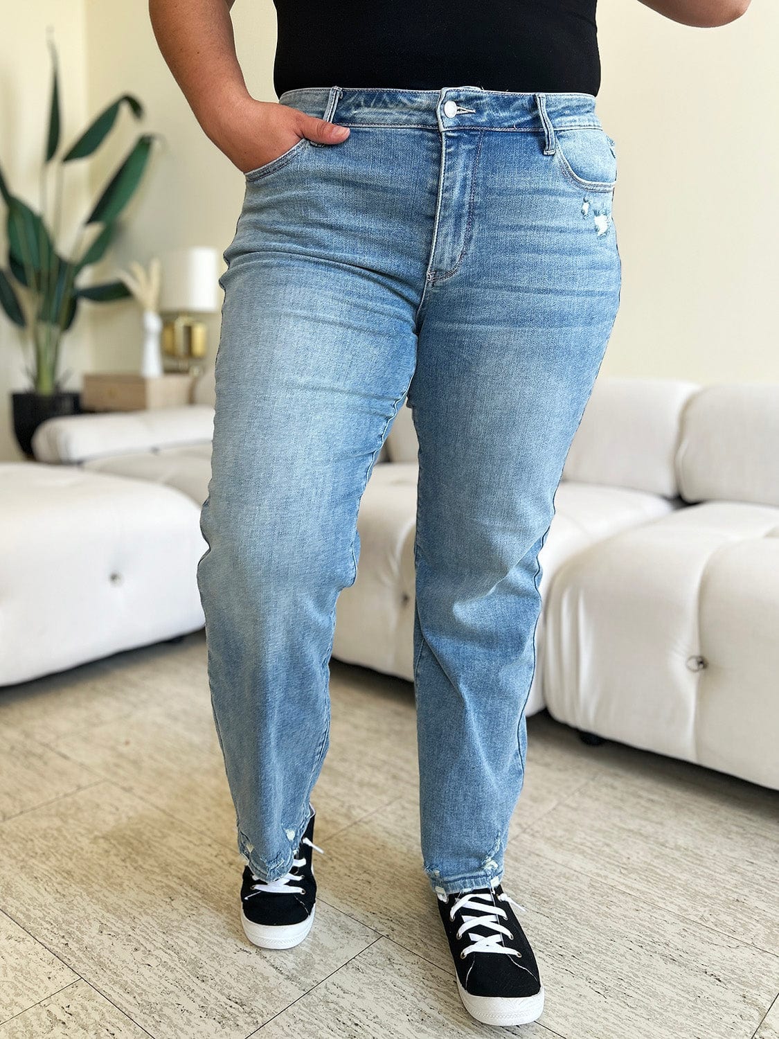 Trendsi Fall Judy Blue Full Size Mid Rise Distressed Straight Jeans Judy Blue Full Size Mid Rise Distressed Straight Jeans