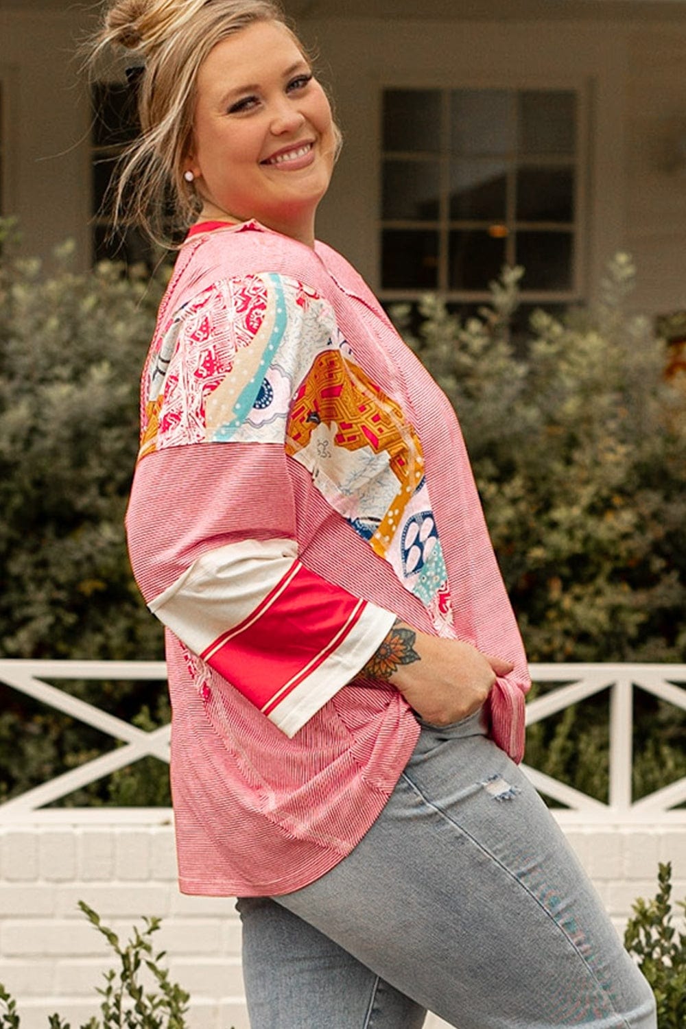 Trendsi Fall Plus Size Exposed Seam Printed Striped Round Neck Sweatshirt Plus Size Exposed Seam Printed Striped Round Neck Sweatshirt