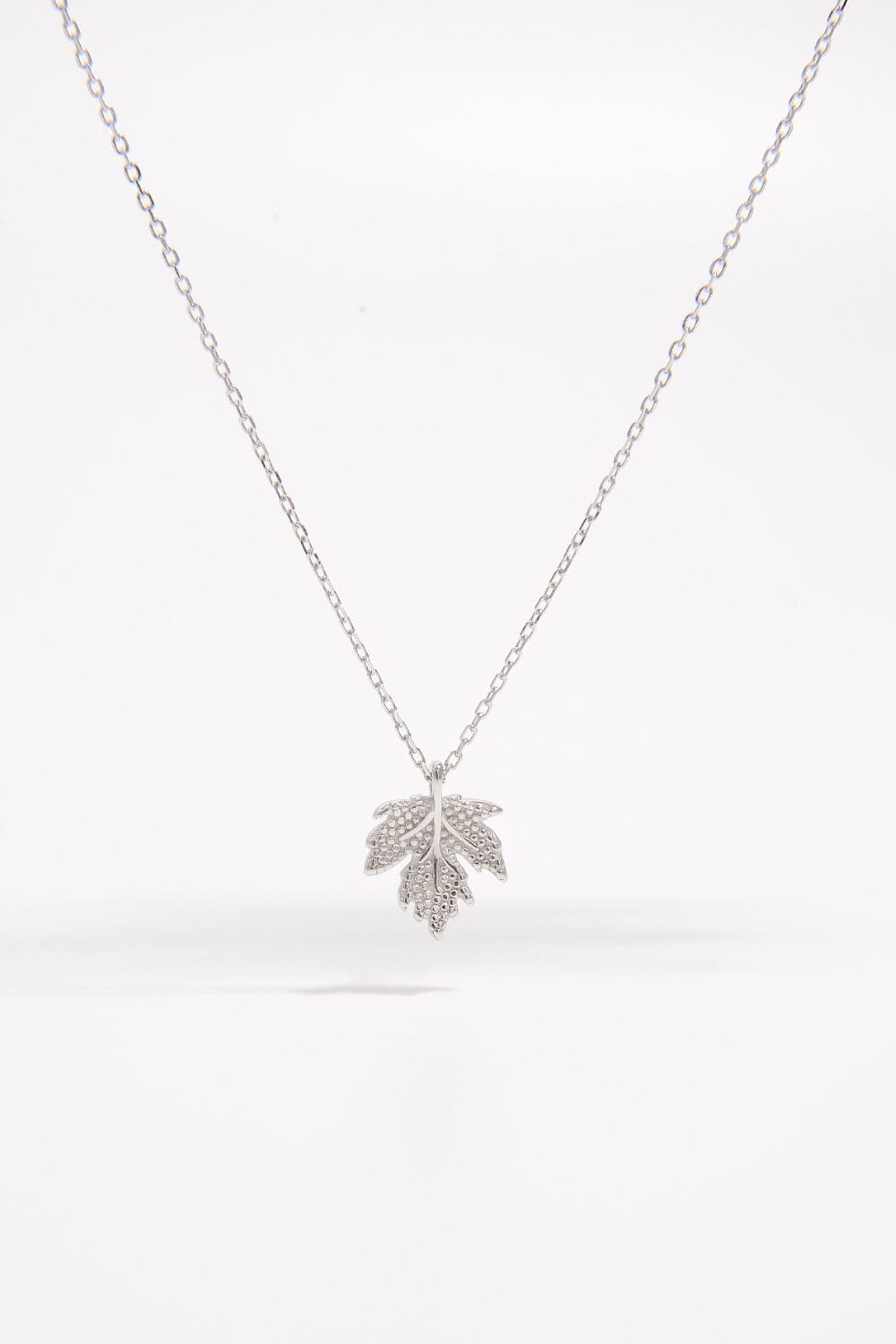 Trendsi Fall Silver / One Size 925 Sterling Silver Zircon Maple Leaf Necklace 925 Sterling Silver Zircon Maple Leaf Necklace