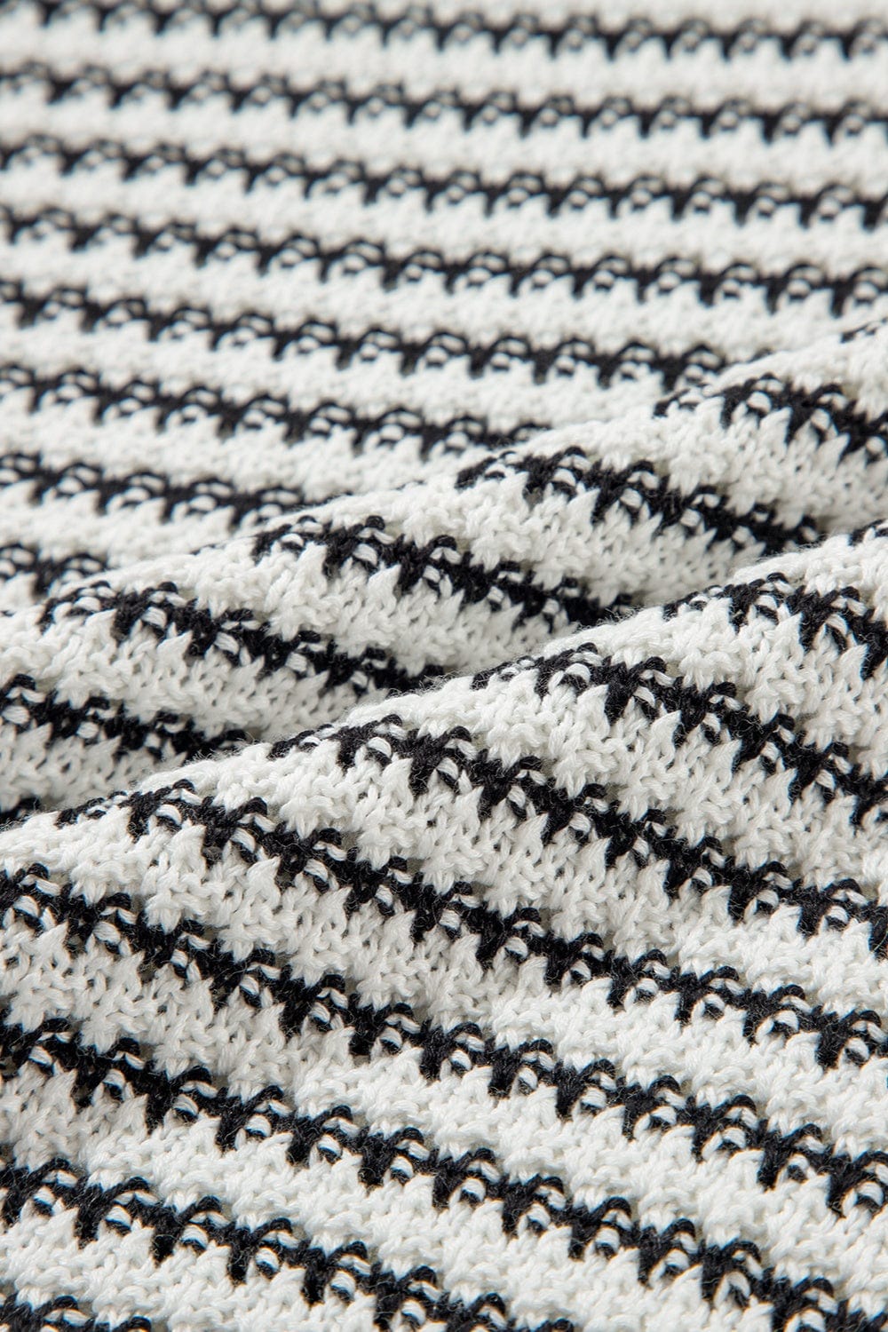 Trendsi Fall Striped Round Neck Sweater Vest Striped Round Neck Sweater Vest