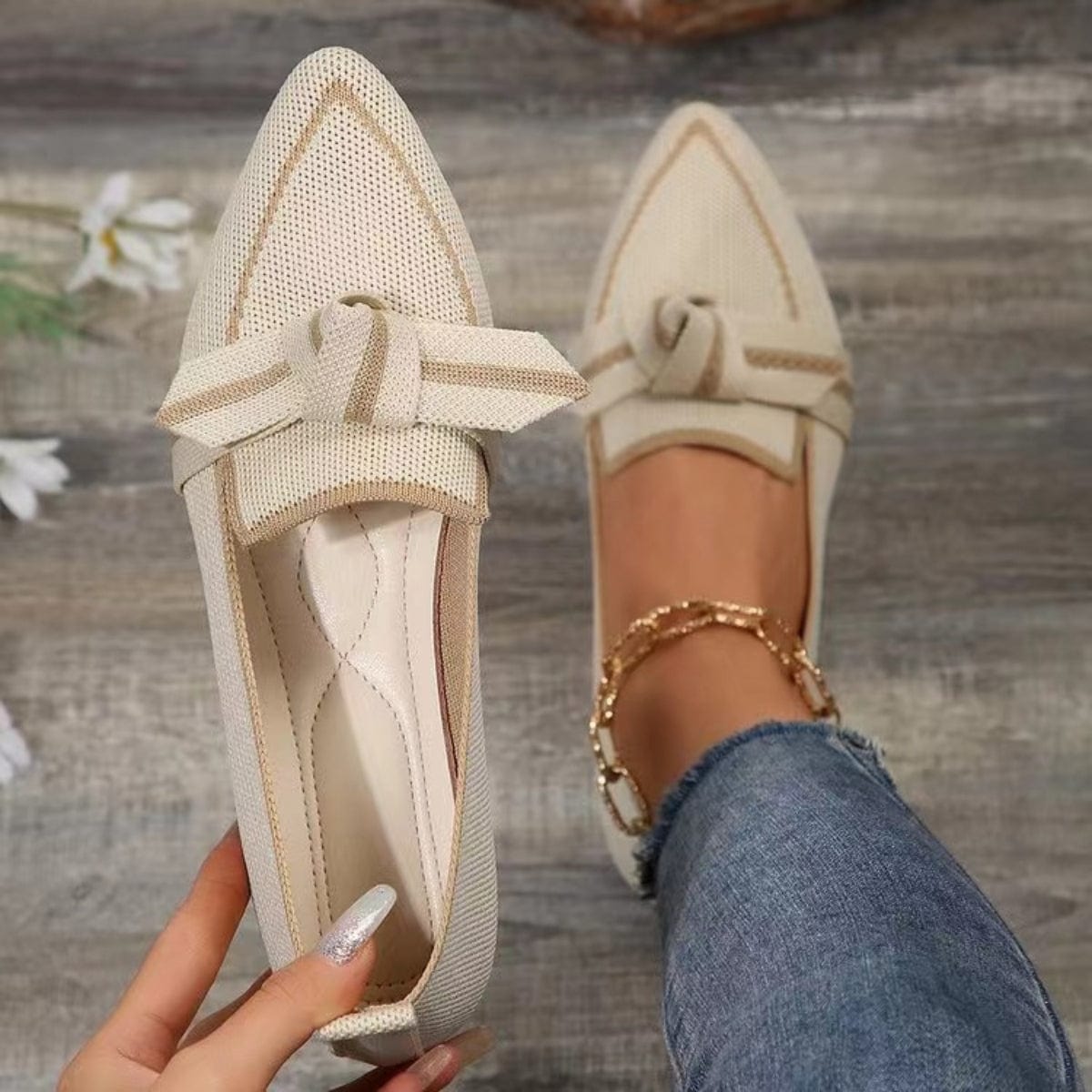 Trendsi Ivory / 36(US5) Bow Contrast Trim Point Toe Loafers Bow Contrast Trim Point Toe Loafers