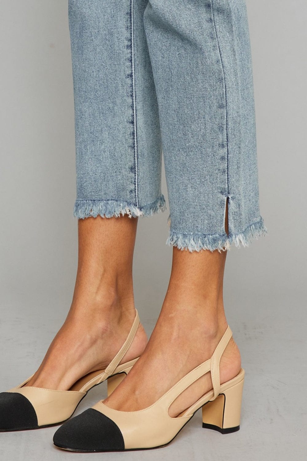 Trendsi Kancan High Waist Button Fly Raw Hem Cropped Straight Jeans Kancan High Waist Button Fly Raw Hem Cropped Straight Jeans