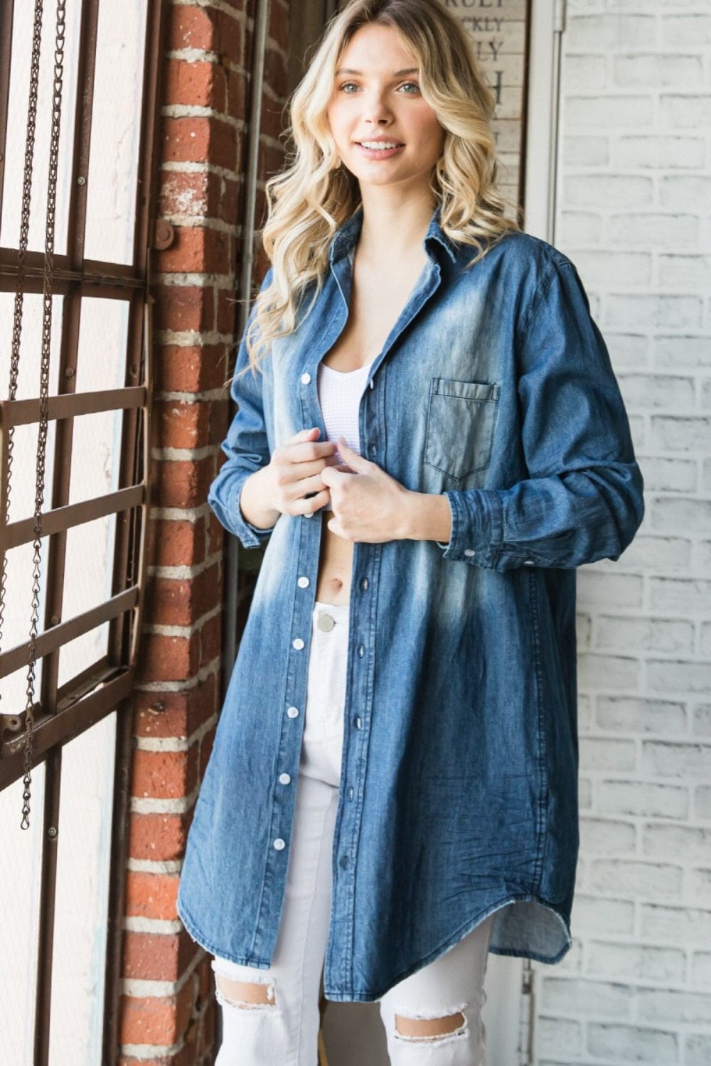 Trendsi MEDWASH / S Veveret Pocketed Button Up Washed Denim Shirt Veveret Pocketed Button Up Washed Denim Shirt