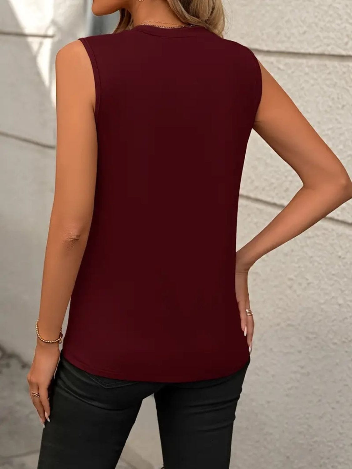 Trendsi Round Neck Sleeveless Tank Round Neck Sleeveless Tank