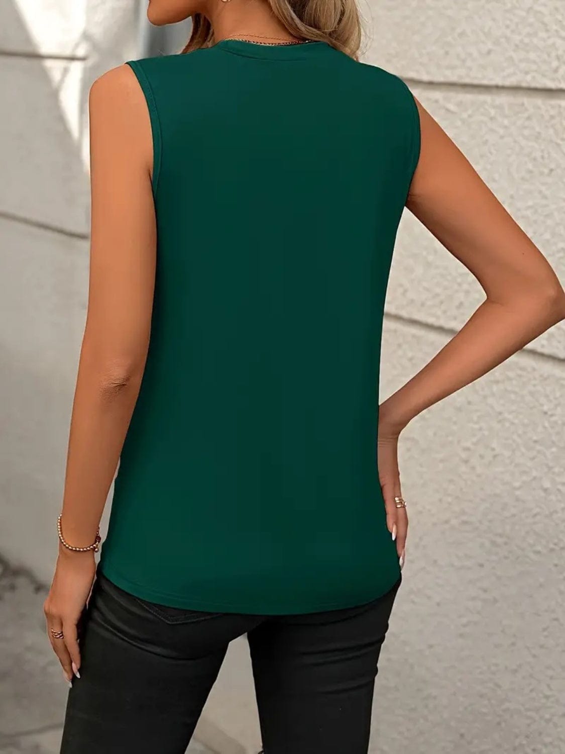 Trendsi Round Neck Sleeveless Tank Round Neck Sleeveless Tank