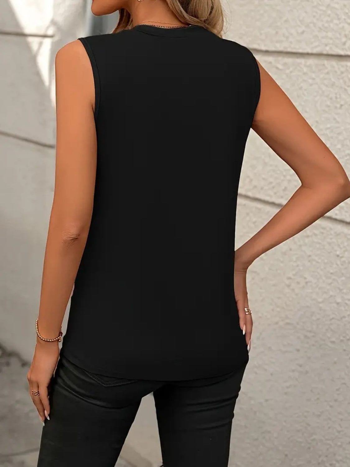 Trendsi Round Neck Sleeveless Tank Round Neck Sleeveless Tank