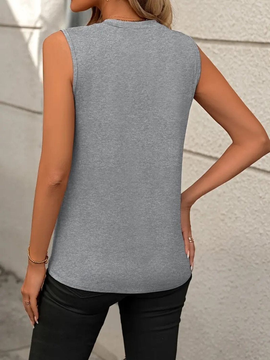 Trendsi Round Neck Sleeveless Tank Round Neck Sleeveless Tank