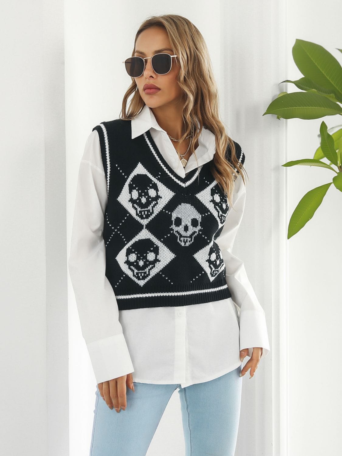 Trendsi Skull Contrast V-Neck Sweater Vest Skull Contrast V-Neck Sweater Vest