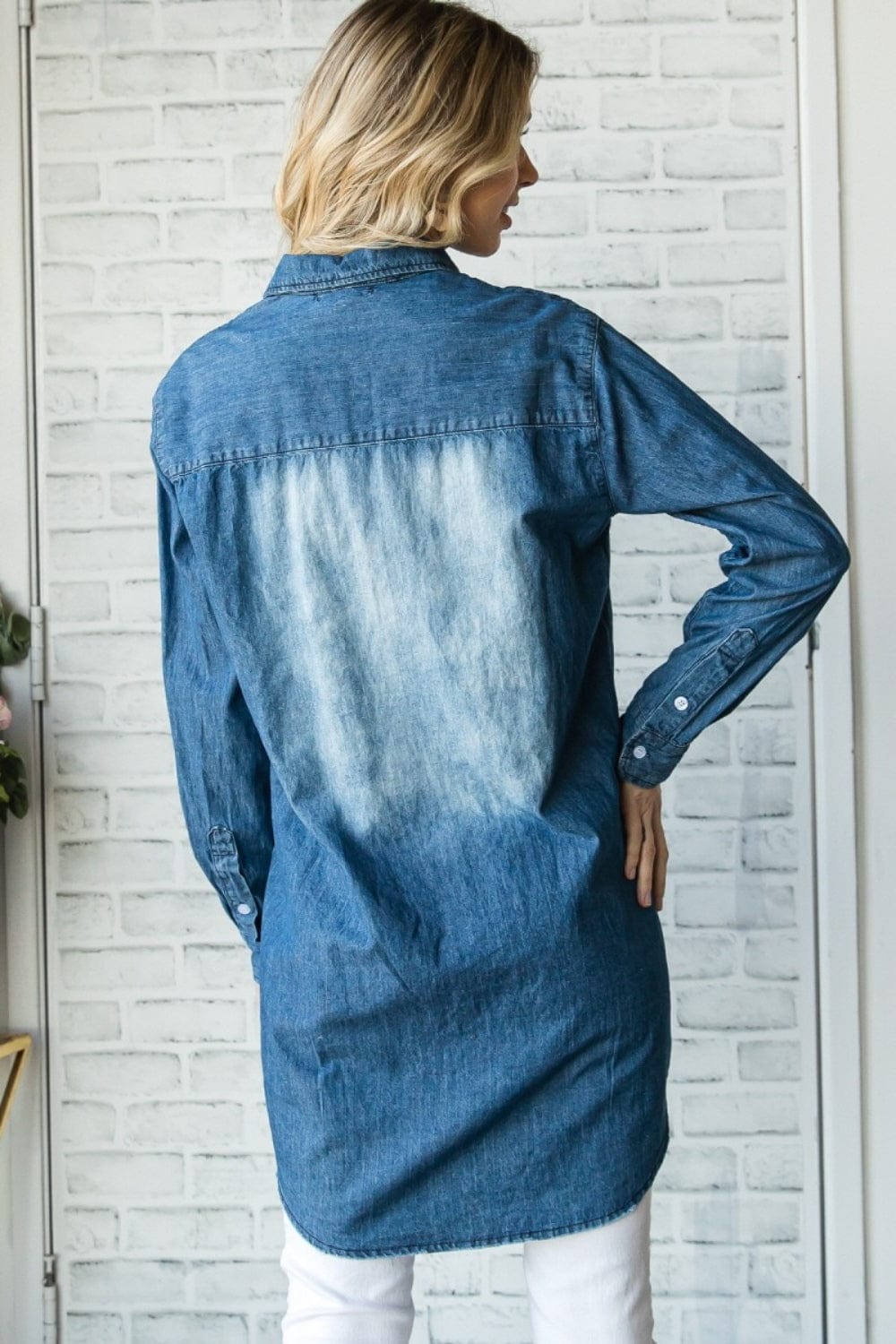 Trendsi Veveret Pocketed Button Up Washed Denim Shirt Veveret Pocketed Button Up Washed Denim Shirt