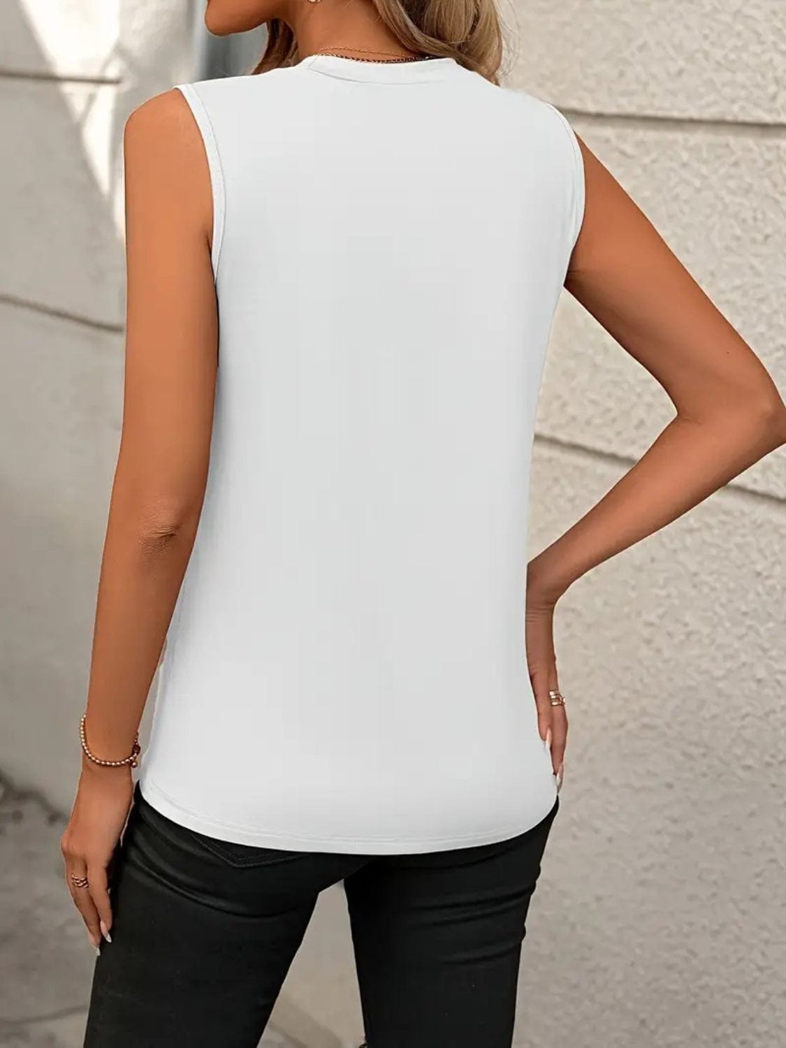 Trendsi White / S Round Neck Sleeveless Tank Round Neck Sleeveless Tank