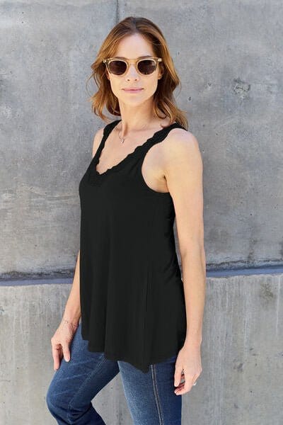 Trendsi Basic Lace Detail V-Neck Cutout Cami Basic Lace Detail V-Neck Cutout Cami