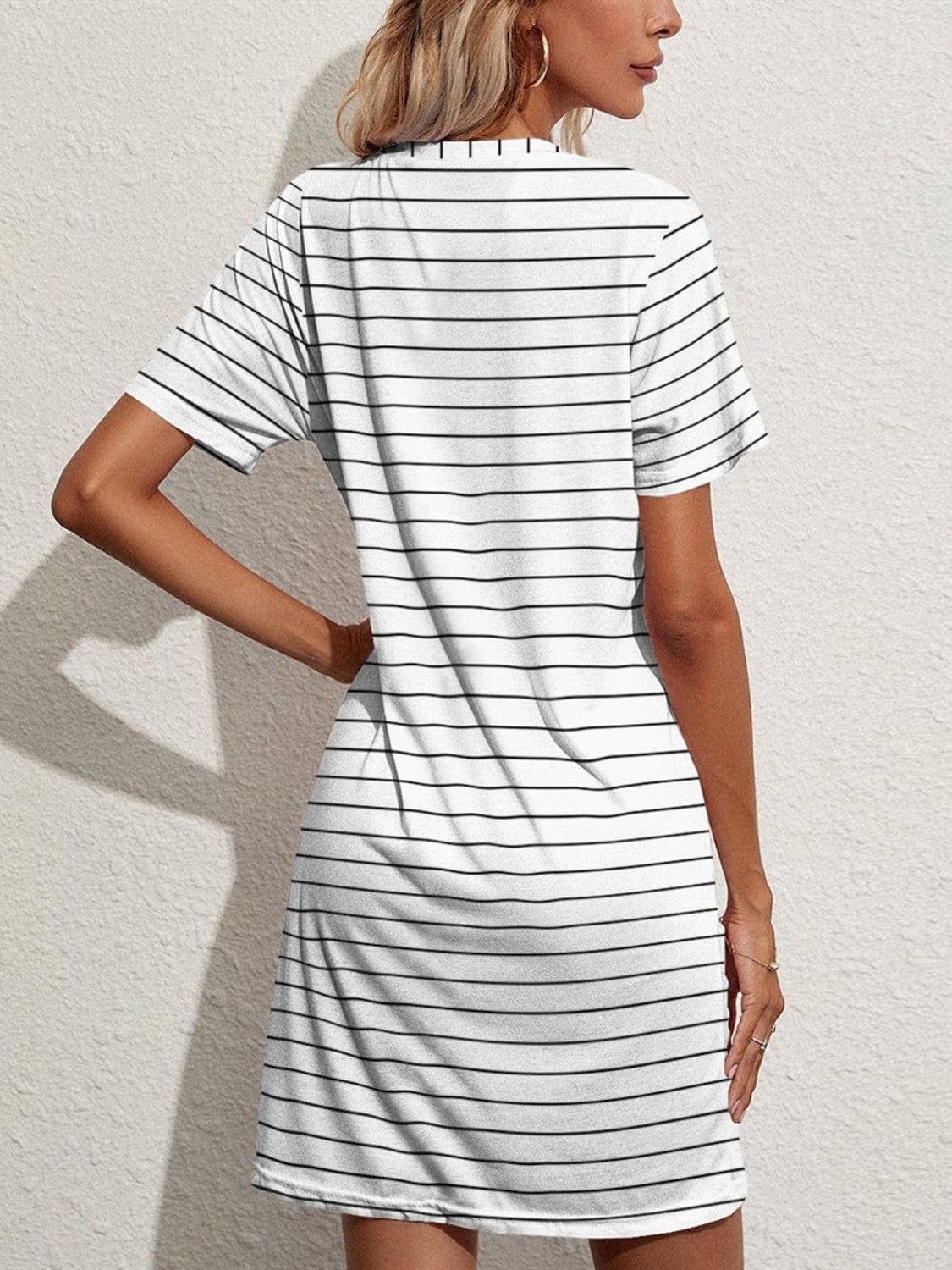 Trendsi Pocketed Striped Round Neck Short Sleeve Dress Pocketed Striped Round Neck Short Sleeve Dress